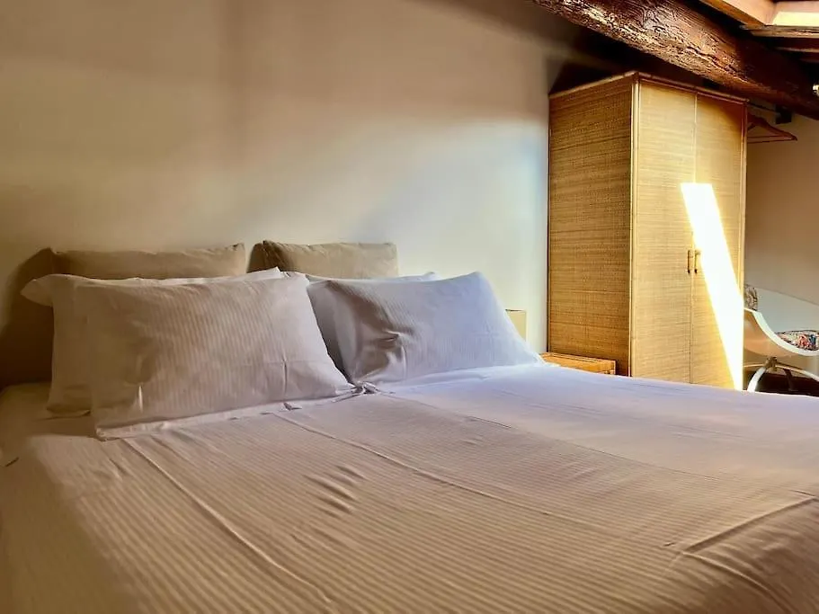 Spacious Apartment Near Arno River Φλωρεντία 0*,  Ιταλία