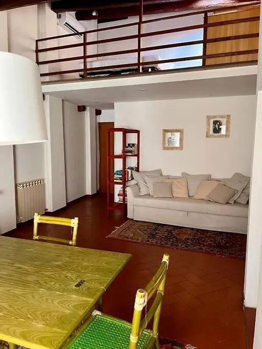Spacious Apartment Near Arno River Φλωρεντία